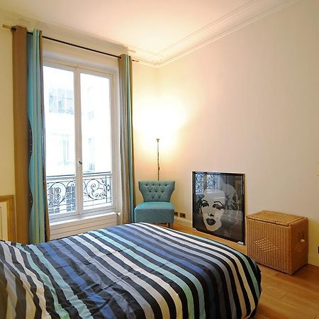 Champs Elysees Homestay - Air Conditioning Parigi Camera foto