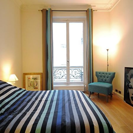Champs Elysees Homestay - Air Conditioning Parigi Camera foto