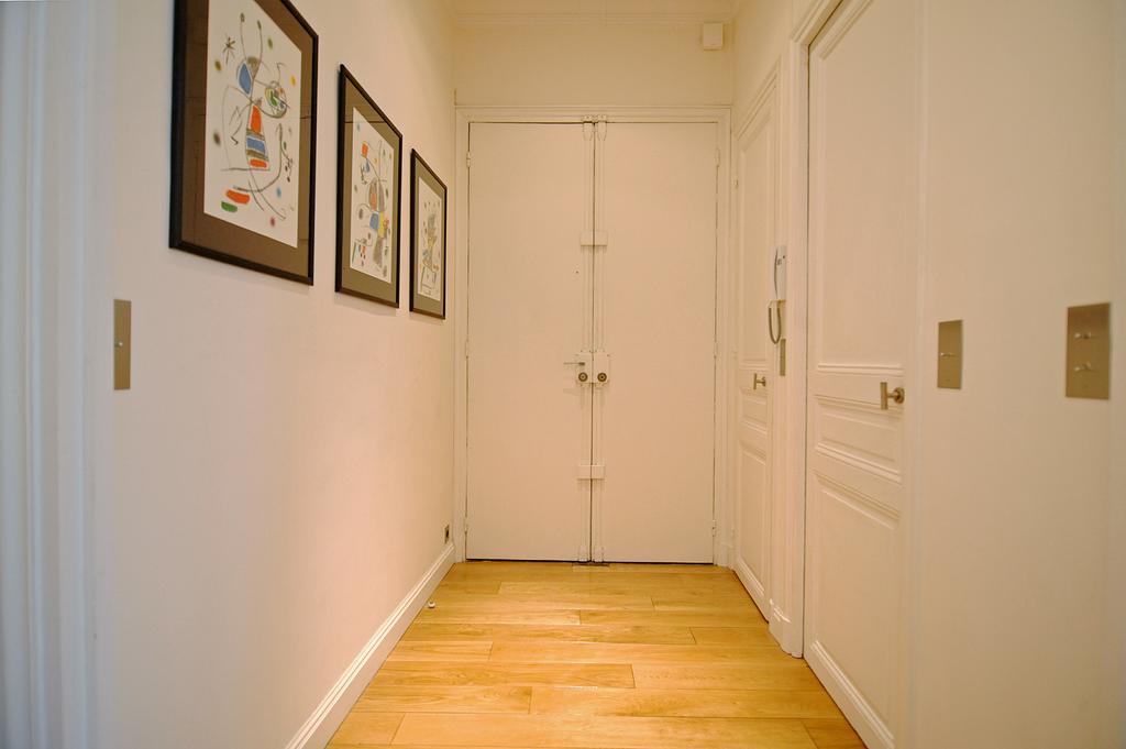 Champs Elysees Homestay - Air Conditioning Parigi Camera foto